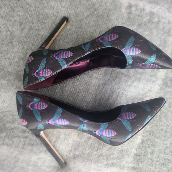 Nine West  Bee Patterned Shoes - Picture 6 of 6